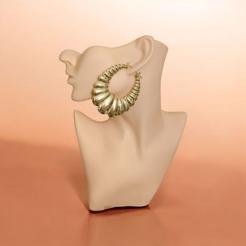🆕 Elegant Goldtone Hoop Earrings